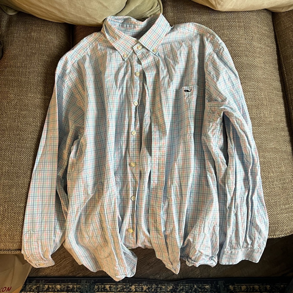 XL men’s vineyard vines button down.